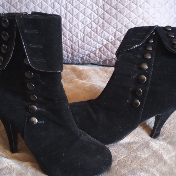 Crape Myrtle Black boots - Picture 8 of 9